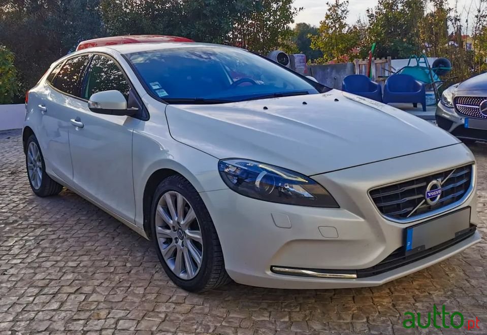 2015' Volvo V40 photo #6