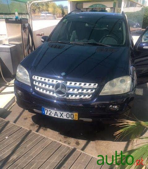2005' Mercedes-Benz Ml-320 Cdi photo #2
