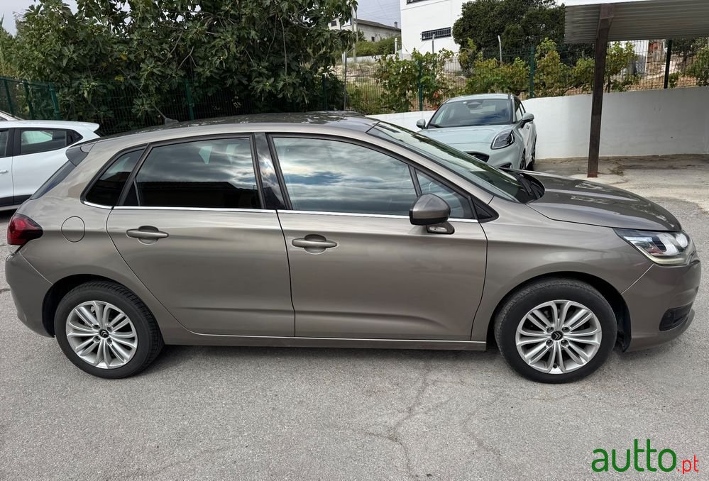2015' Citroen C4 photo #2