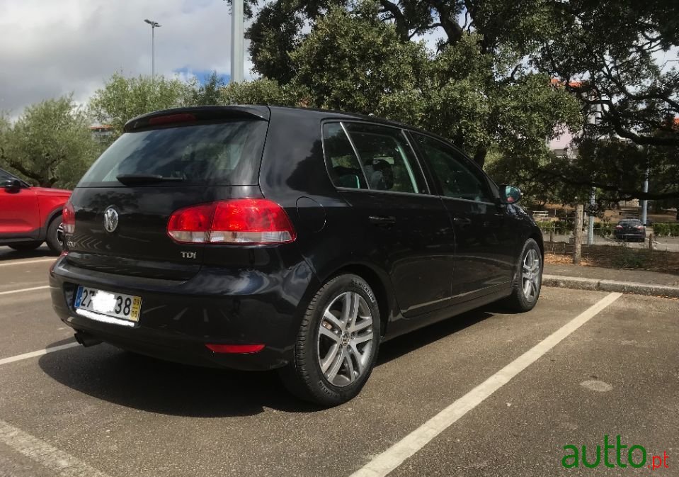 2009' Volkswagen Golf photo #4