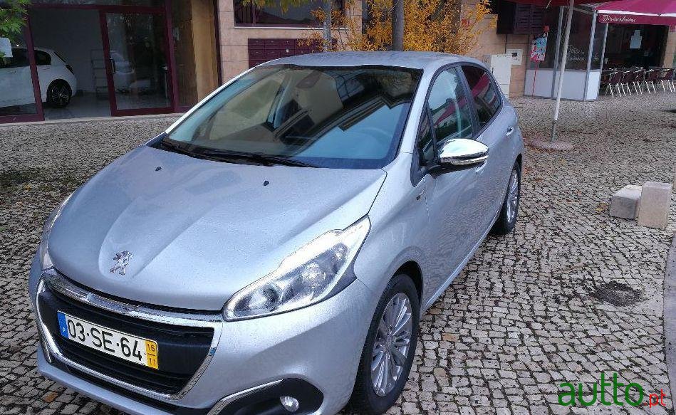 2016' Peugeot 208 1.2 Style photo #1