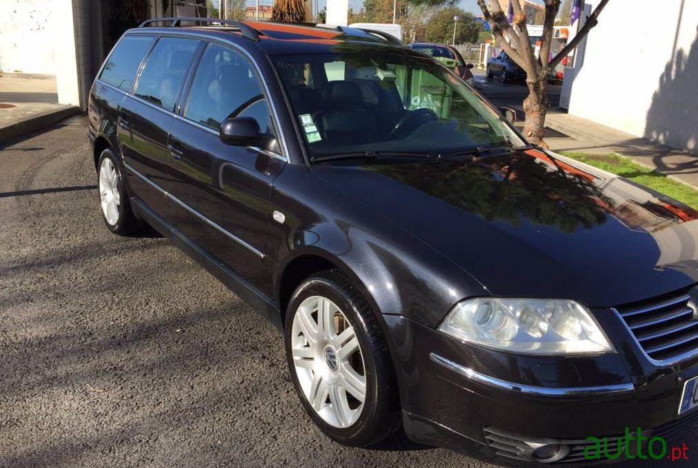 2002' Volkswagen Passat 1.9 TDi Highline photo #1