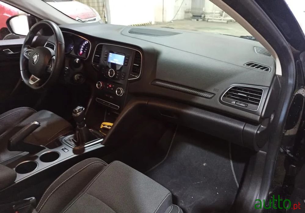 2019' Renault Megane photo #5