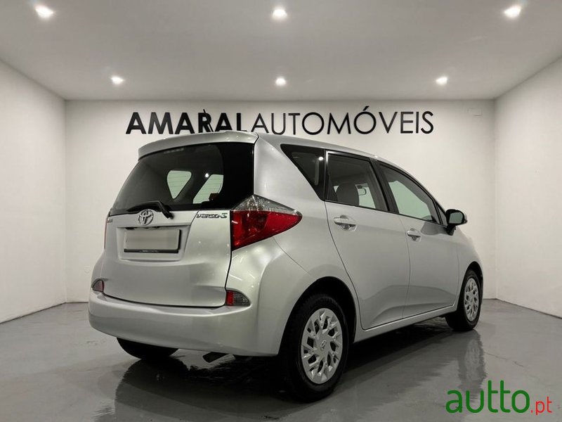 2011' Toyota Verso-S photo #5