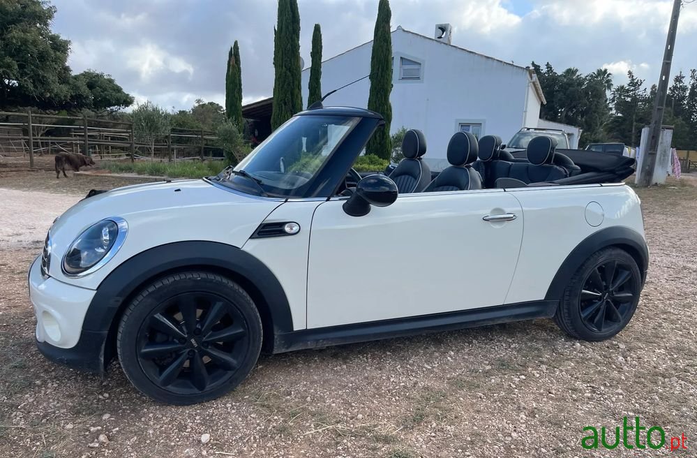 2014' MINI Cabrio Cooper D photo #6