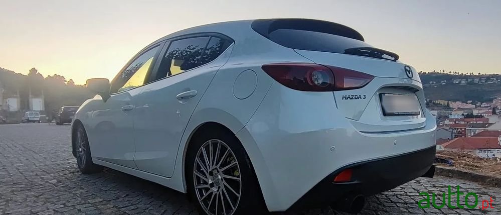 2015' Mazda 3 Skyactiv-D photo #5