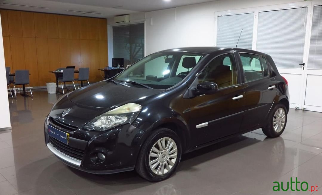 2009' Renault Clio photo #1