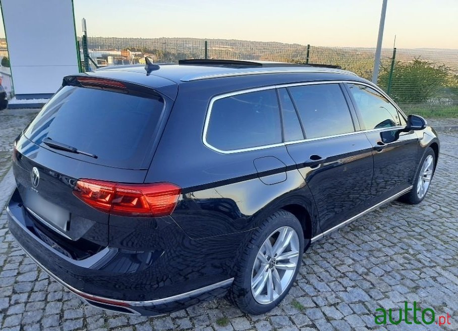 2020' Volkswagen Passat Variant photo #5