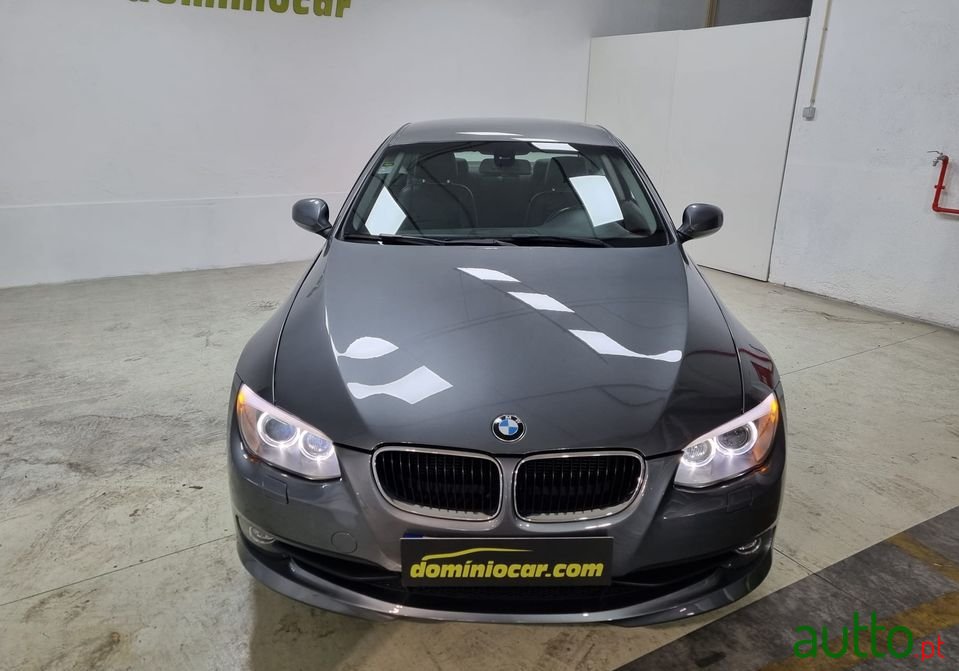 2011' BMW 320 photo #2