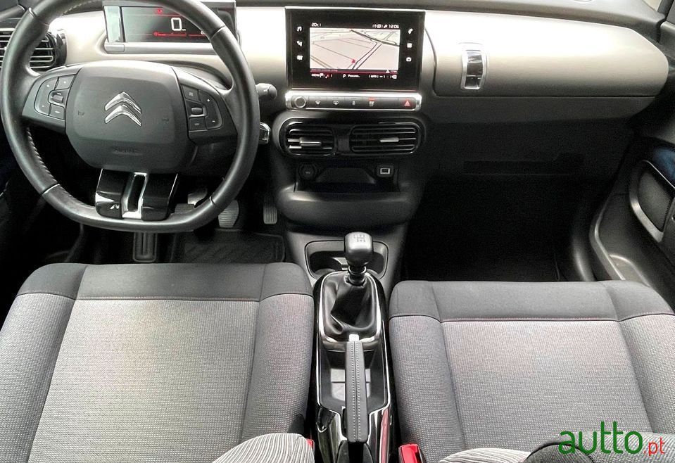 2019' Citroen C4 Cactus photo #3