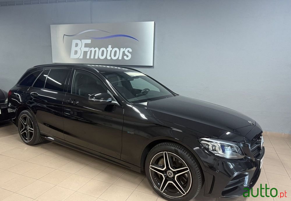 2020' Mercedes-Benz Classe C photo #2