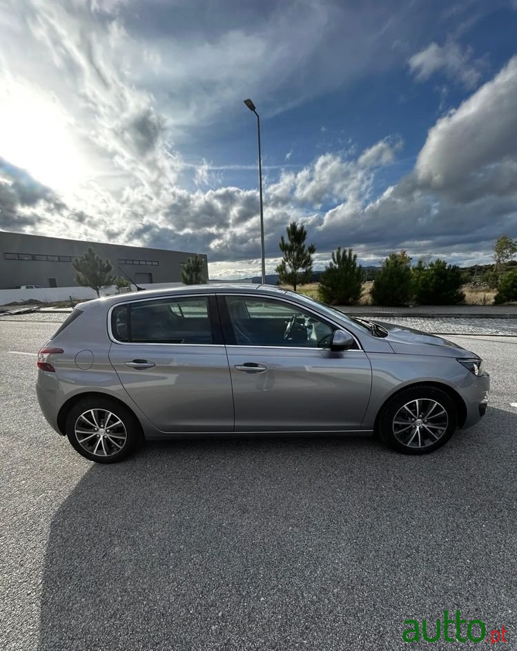 2014' Peugeot 308 photo #2