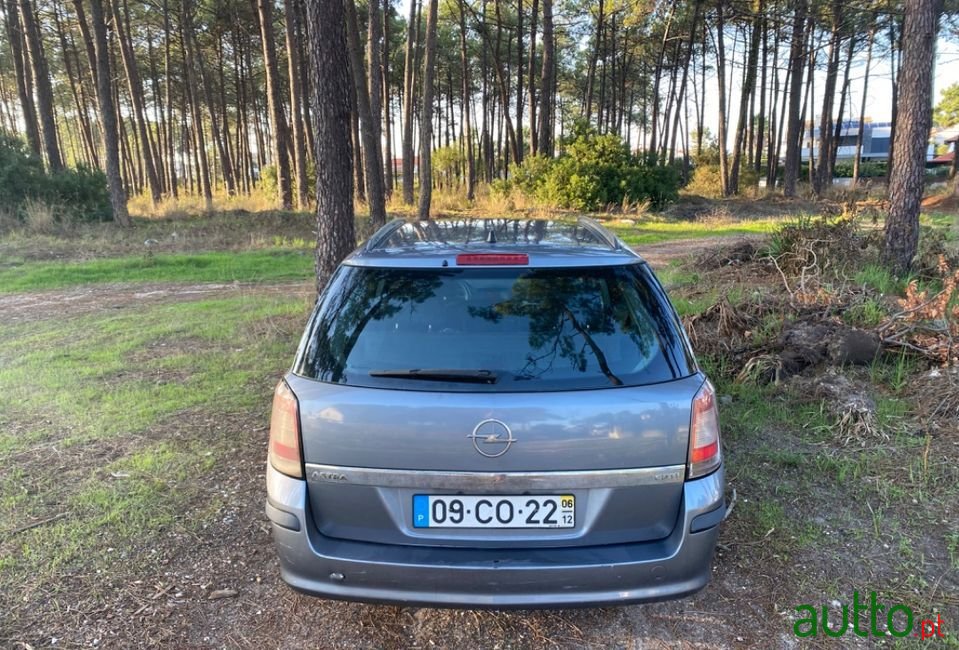 2006' Opel Astra Caravan photo #3