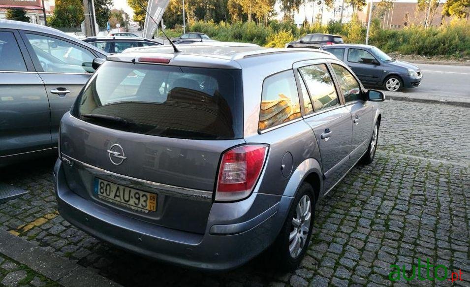 2005' Opel Astra 1.3 Cdti Elegance photo #3