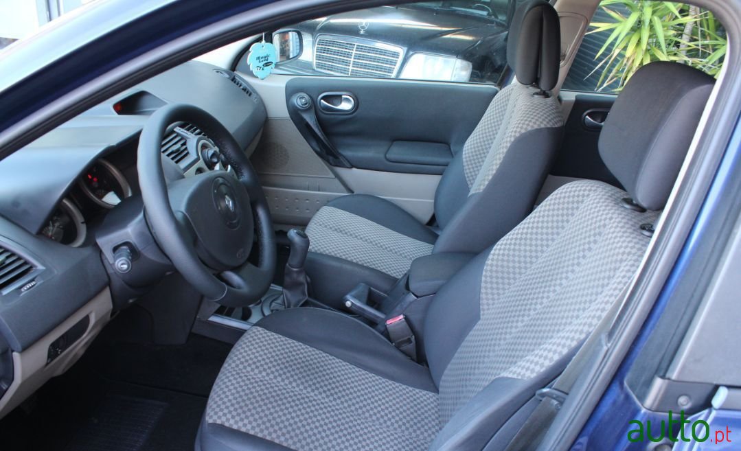2005' Renault Megane photo #3