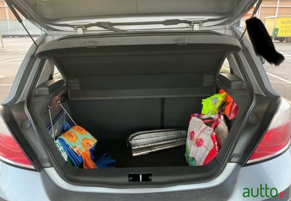 2006' Opel Astra 1.3 Cdti Cosmo photo #5