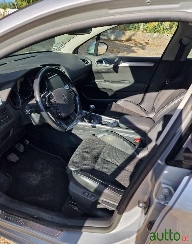 2014' Citroen C4 photo #6