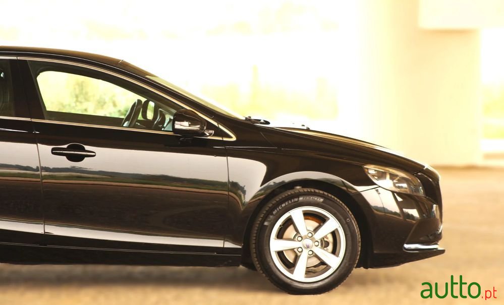 2012' Volvo V40 photo #6