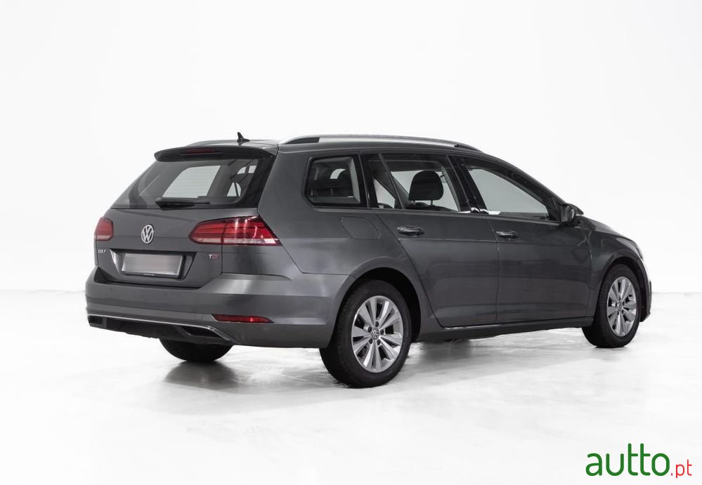 2017' Volkswagen Golf Variant photo #3