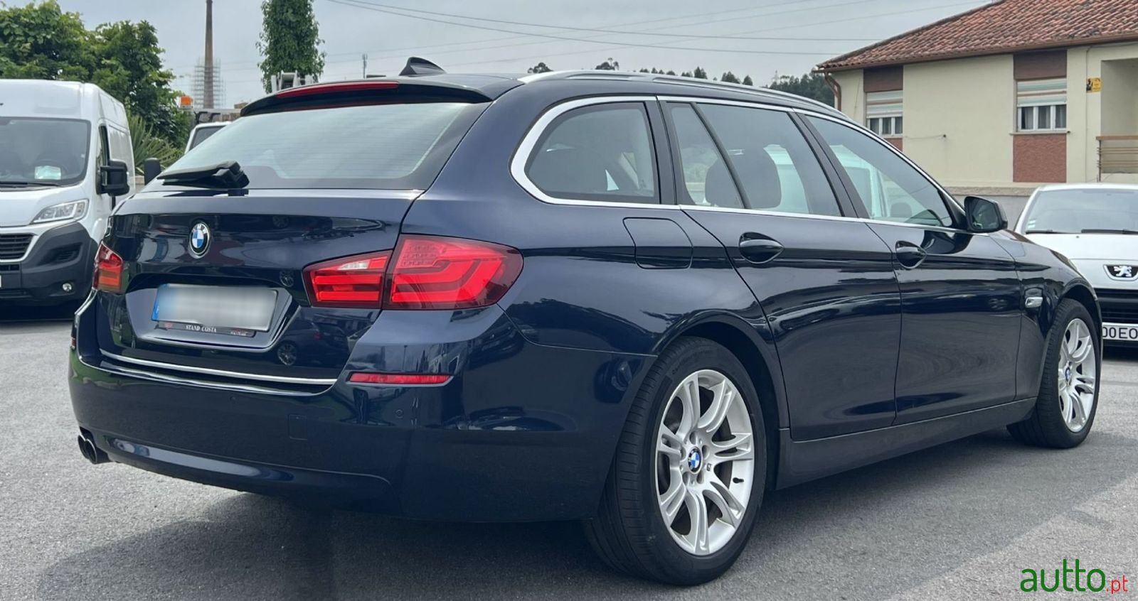 2011' BMW 520 photo #4