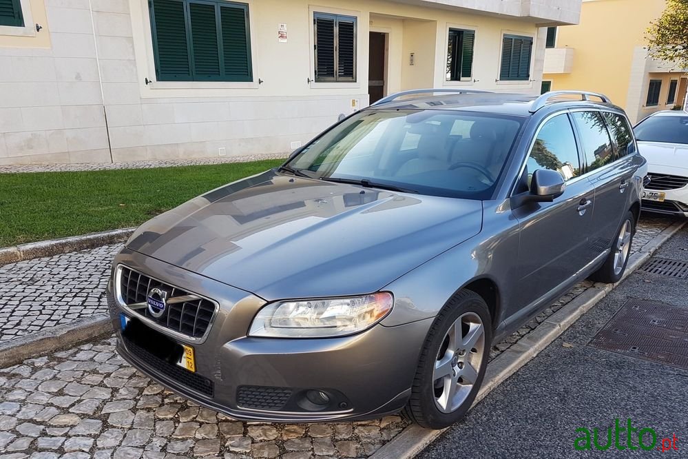 2009' Volvo V70 2.0 D Momentum photo #1