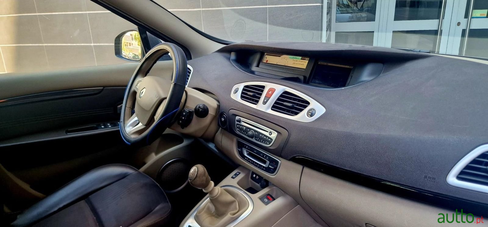 2010' Renault Grand Scenic photo #4