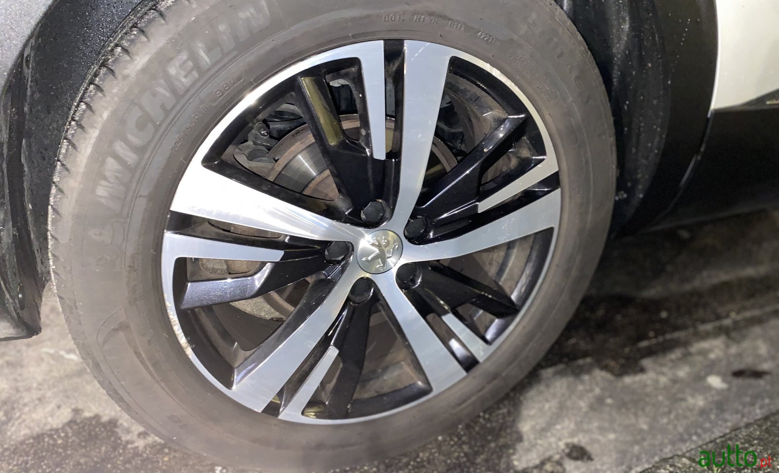 2020' Peugeot 5008 Allure photo #2