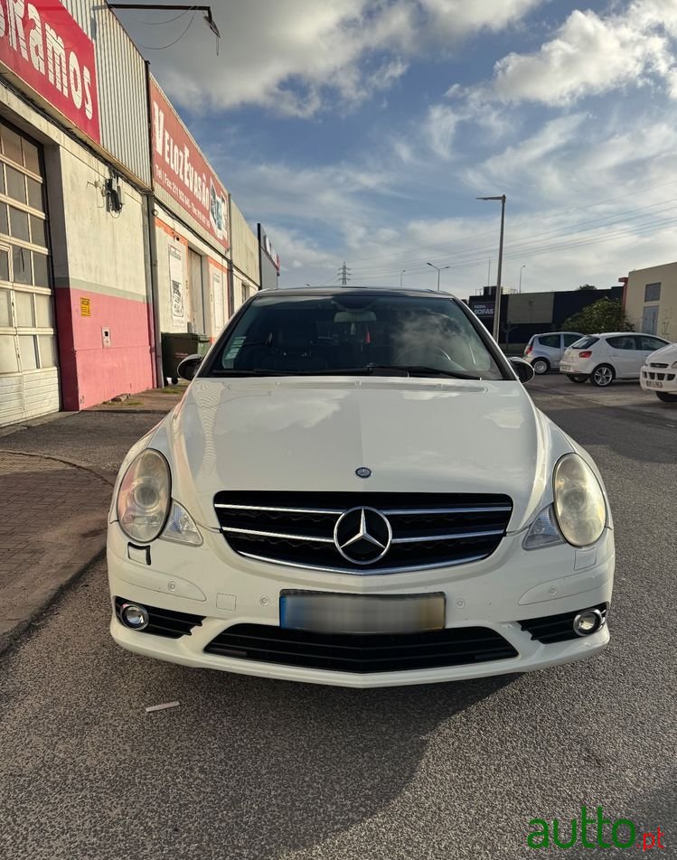 2010' Mercedes-Benz Classe R photo #2