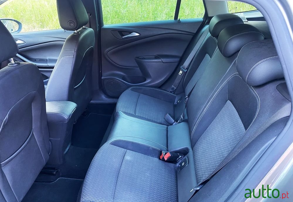 2017' Opel Astra Sports Tourer photo #5