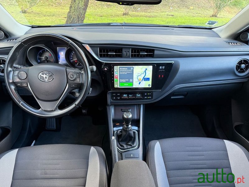 2016' Toyota Auris Touring Sports photo #4
