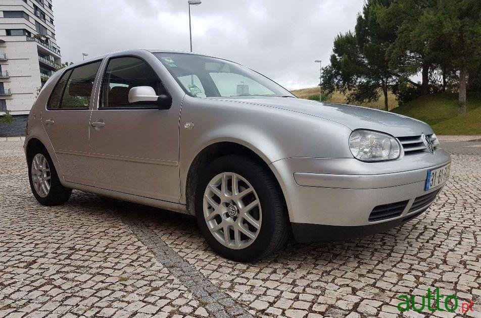 2001' Volkswagen Golf photo #1