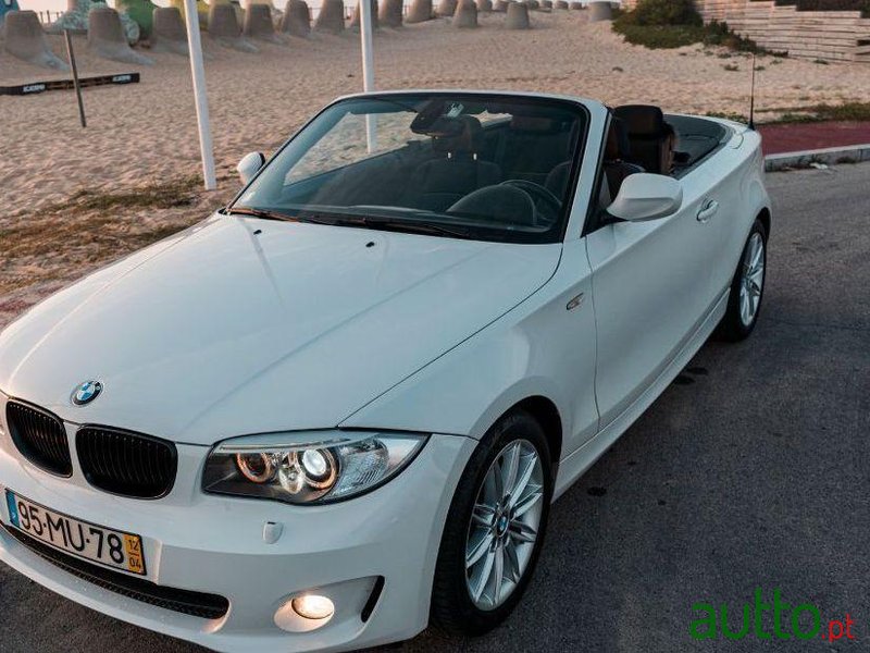 2012' BMW 118 Cabrio photo #1