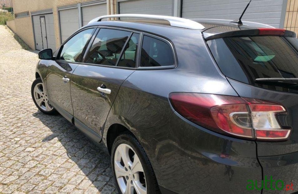 2009' Renault Megane Sport Tourer photo #3