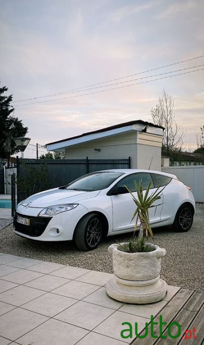 2010' Renault Megane photo #3