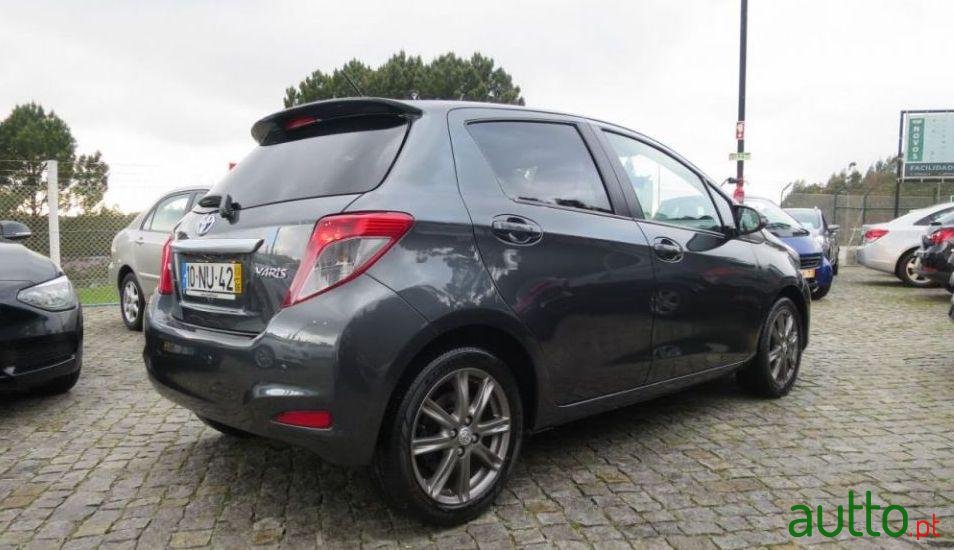 2013' Toyota Yaris photo #3