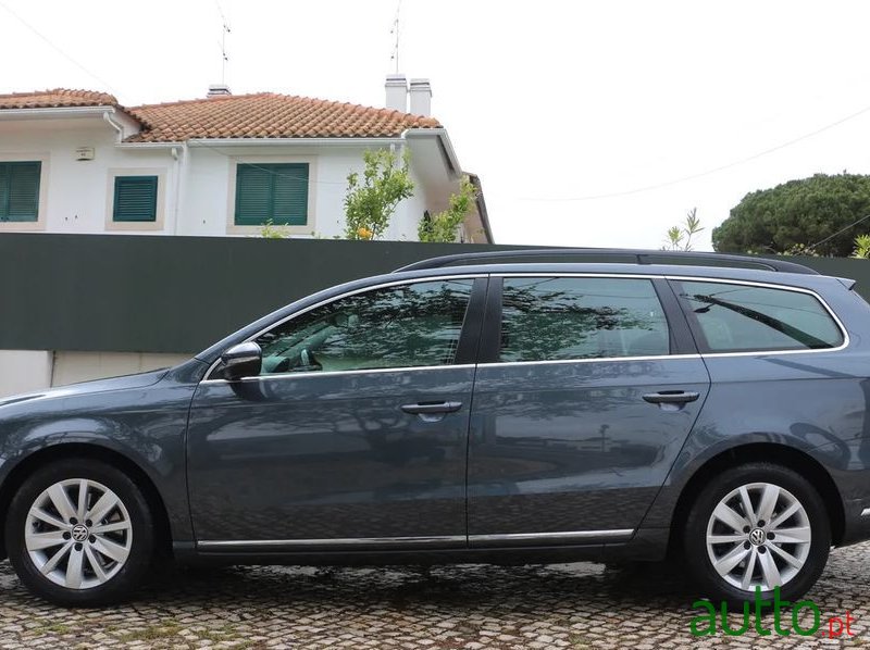 2011' Volkswagen Passat Variant photo #4