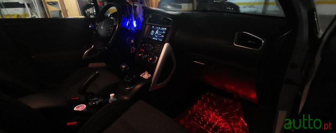 2014' Citroen DS4 photo #4