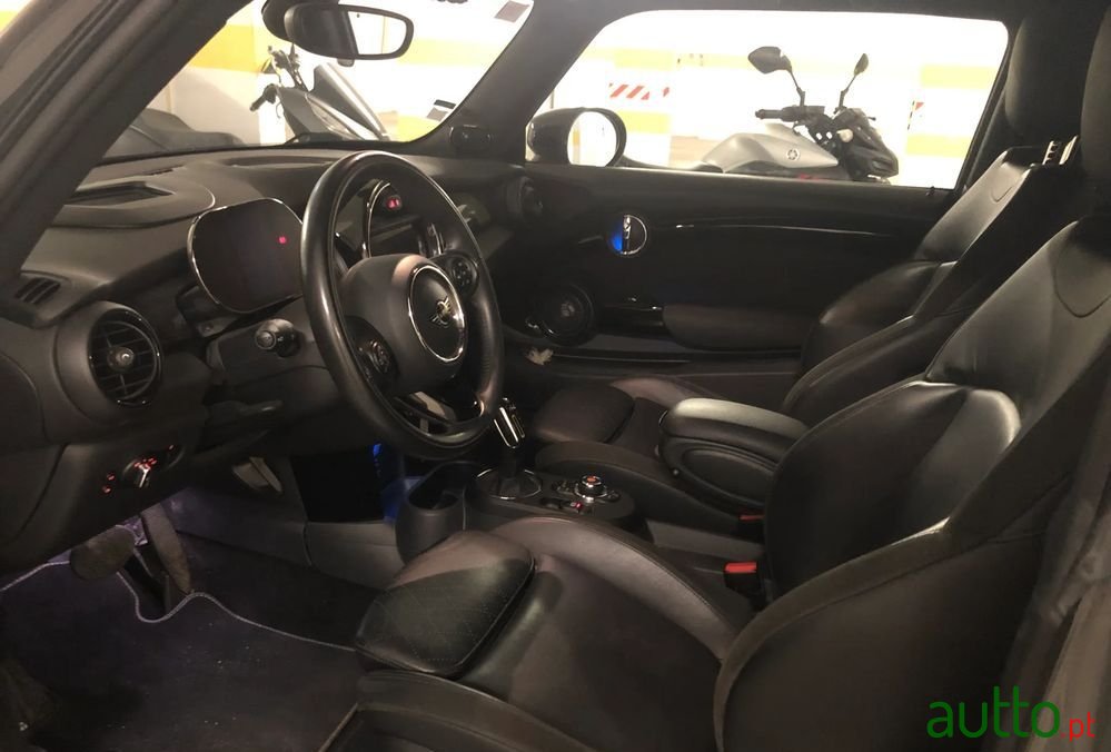 2020' MINI Cooper Electric Se photo #5