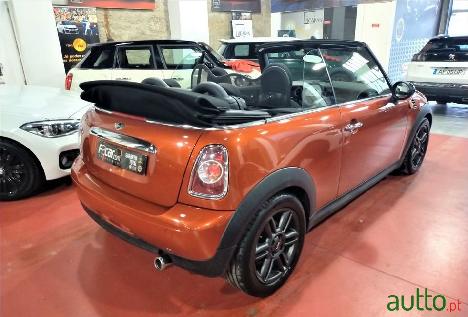 2010' MINI Cabrio photo #6