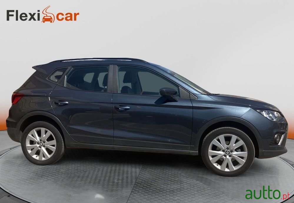 2019' SEAT Arona 1.0 Tsi Style photo #6