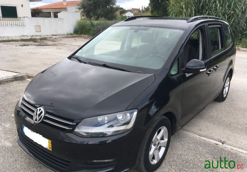 2013' Volkswagen Sharan photo #1
