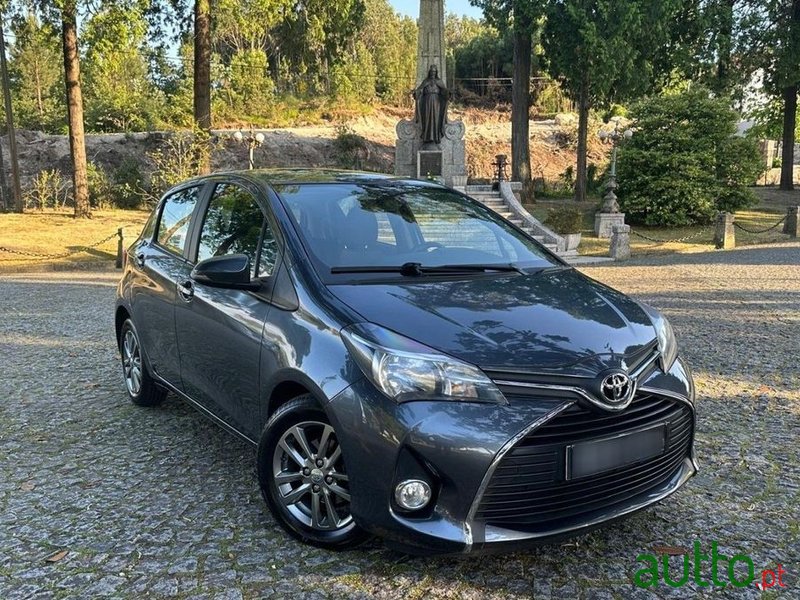 2015' Toyota Yaris 1.0 Vvt-I Comfort photo #3