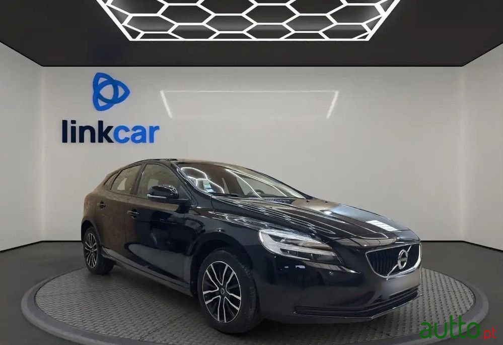 2019' Volvo V40 photo #1