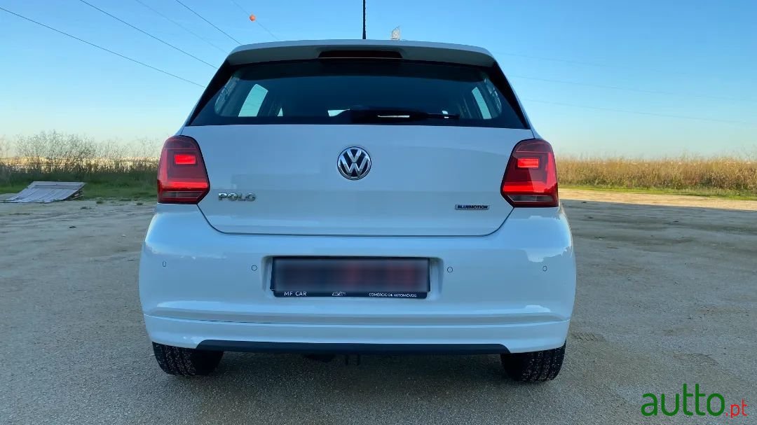 2015' Volkswagen Polo photo #5