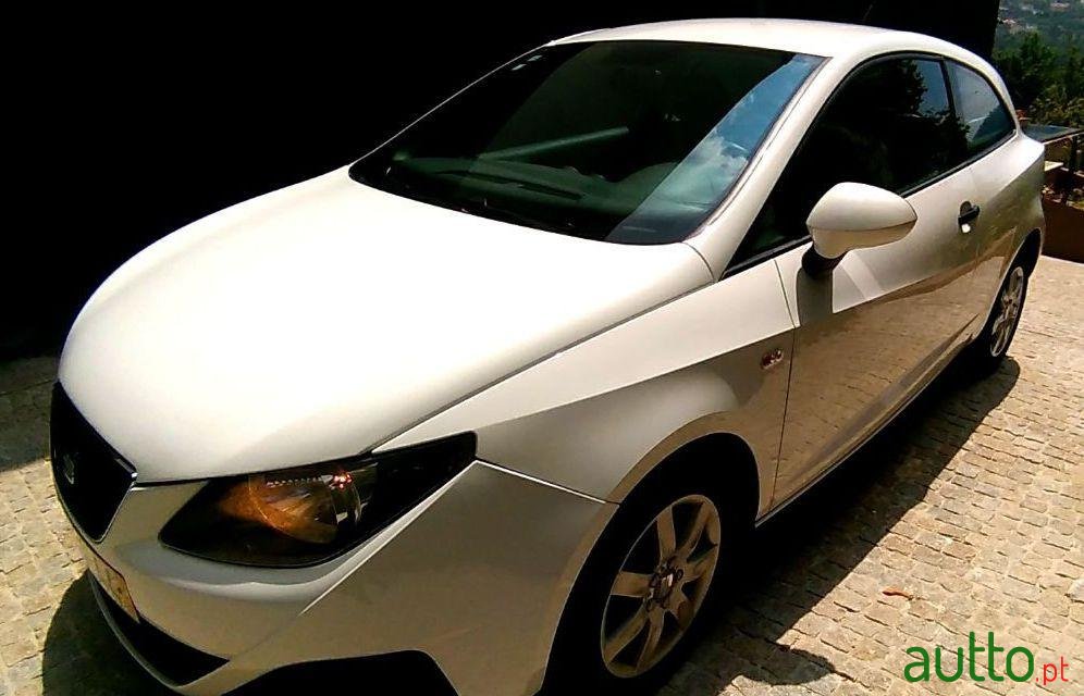 2011' SEAT Ibiza photo #1