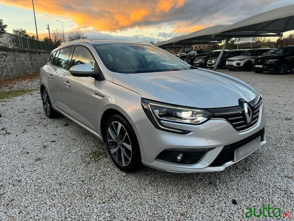 2018' Renault Megane Sport Tourer photo #3