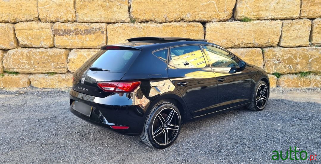 2014' SEAT Leon photo #2