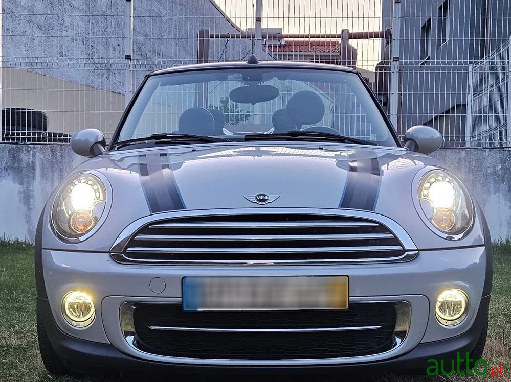 2014' MINI Cabrio Cooper D photo #3