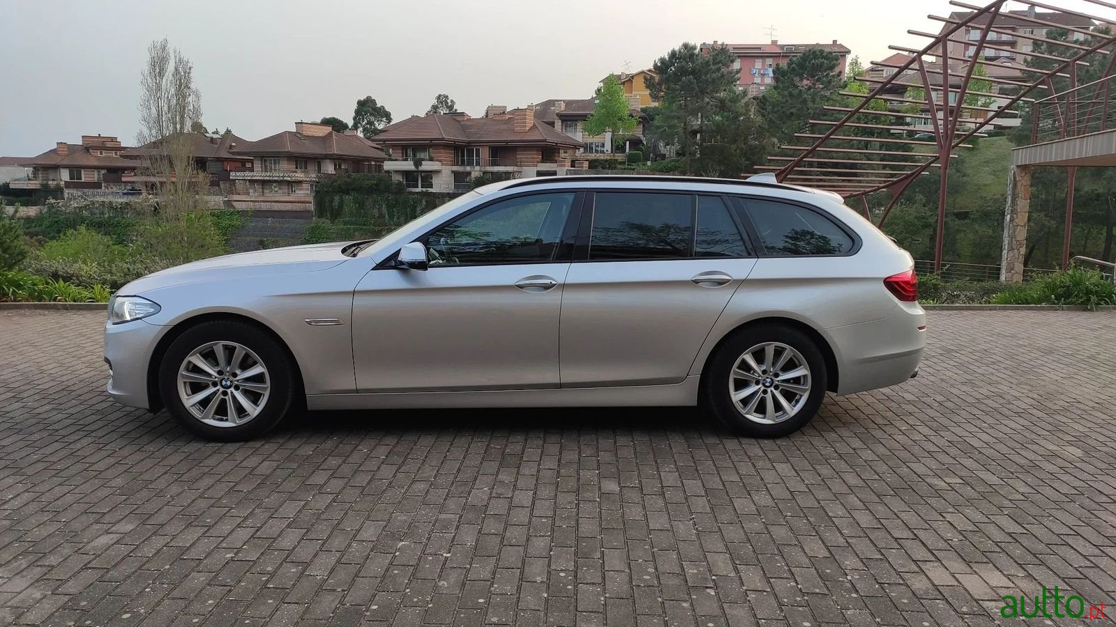 2017' BMW 520 photo #3