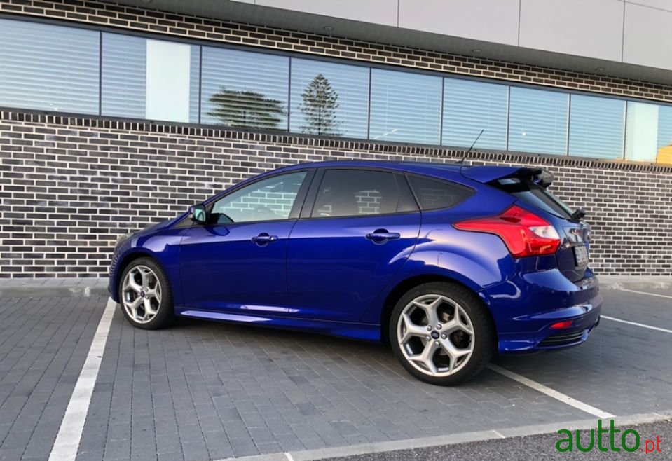 2013' Ford Focus St photo #5